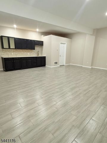392 S 9th Street, Newark City, NJ 07103