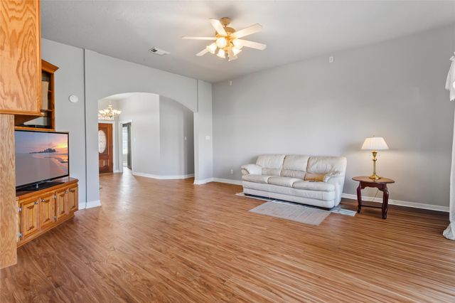 1815 Magnolia Bend, Baytown, TX 77523