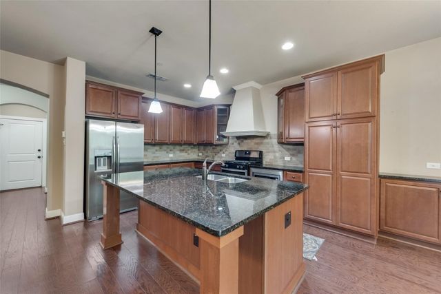 1003 Brook Hollow Drive, Euless, TX 76039