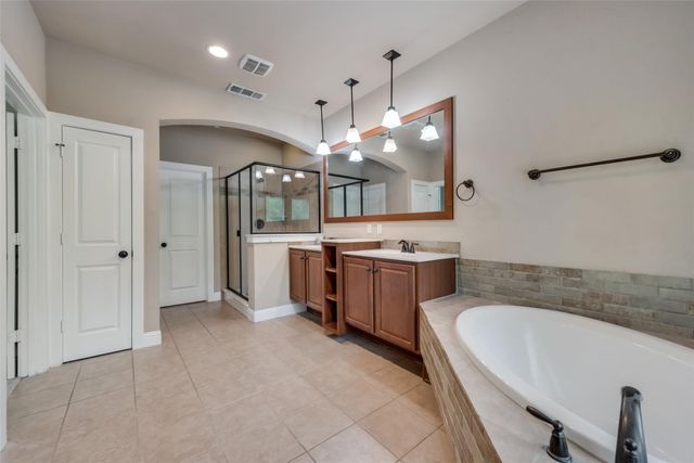 1003 Brook Hollow Drive, Euless, TX 76039