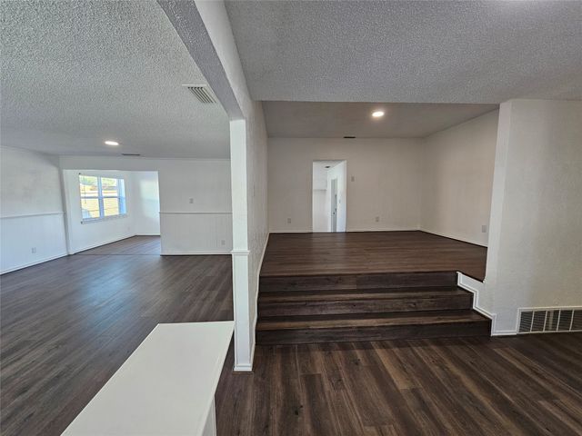 2400 Meadow Creek Drive, Carrollton, TX 75006