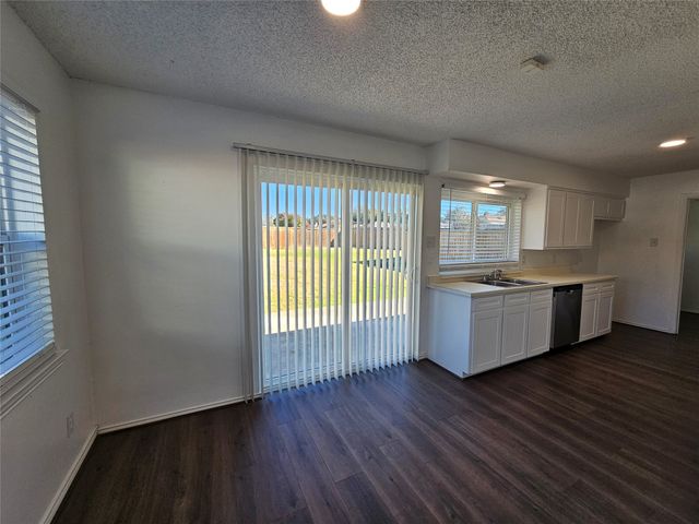 2400 Meadow Creek Drive, Carrollton, TX 75006