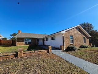 2400 Meadow Creek Drive, Carrollton, TX 75006