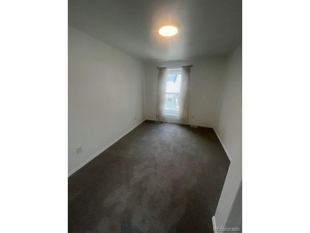 2142 Meadow Ct, Longmont, CO 80501