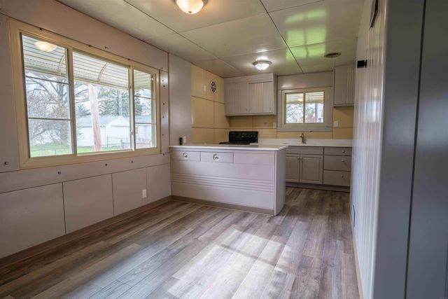 220 Forest Avenue, Waterloo, IA 50702