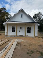 2642 Hendricks St, Gladewater, TX 75647