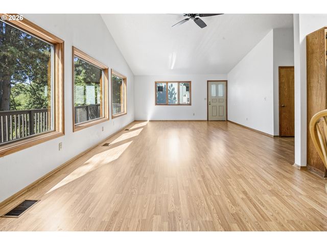 9252 Sw 4TH Ave, Portland, OR 97219