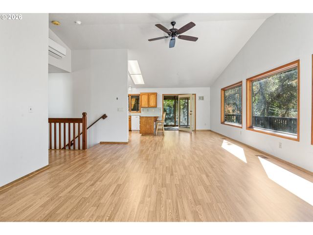 9252 Sw 4TH Ave, Portland, OR 97219