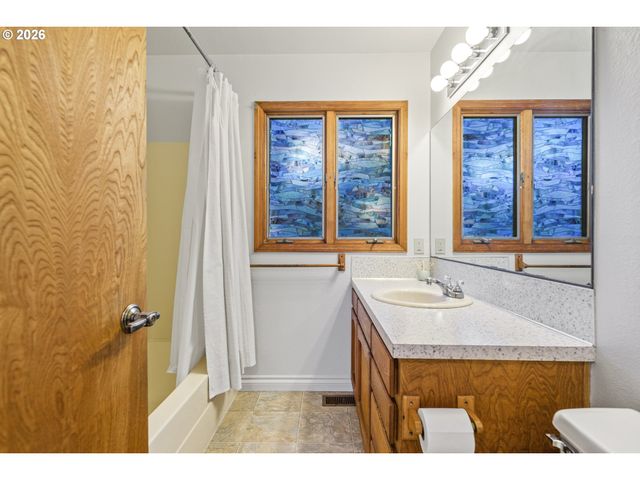 9252 Sw 4TH Ave, Portland, OR 97219
