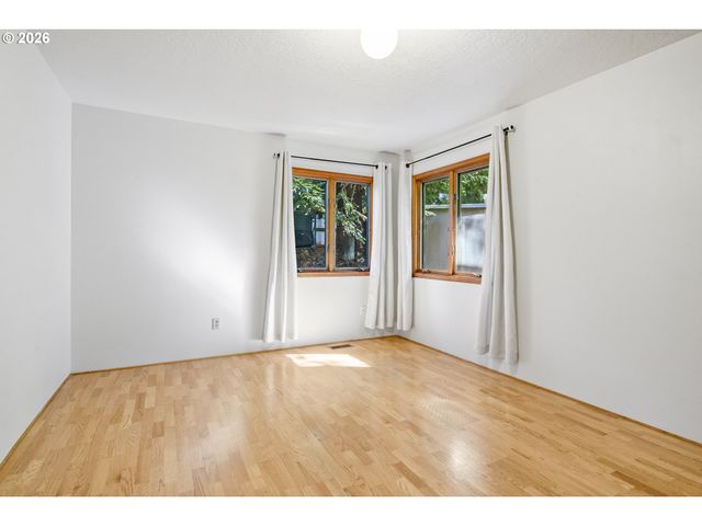 9252 Sw 4TH Ave, Portland, OR 97219