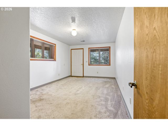 9252 Sw 4TH Ave, Portland, OR 97219