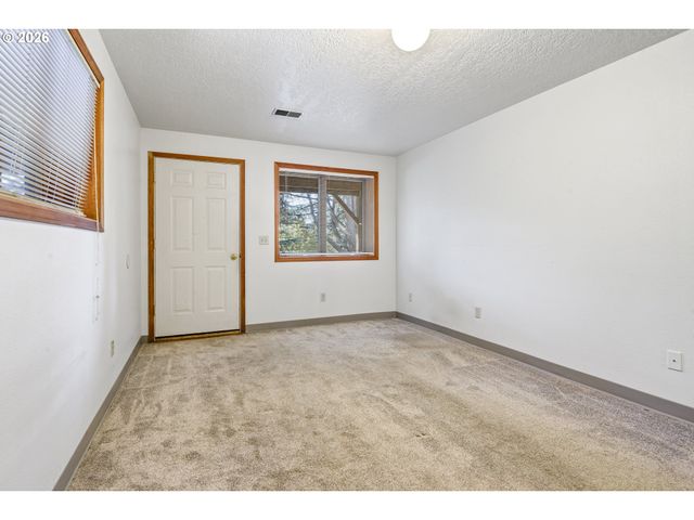 9252 Sw 4TH Ave, Portland, OR 97219