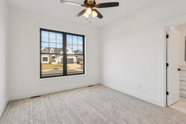 18190 Hidden Knoll, Clive, IA 50325