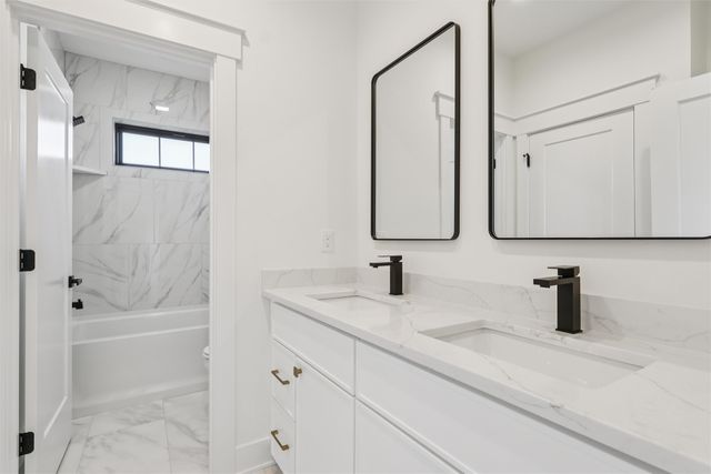 18190 Hidden Knoll, Clive, IA 50325