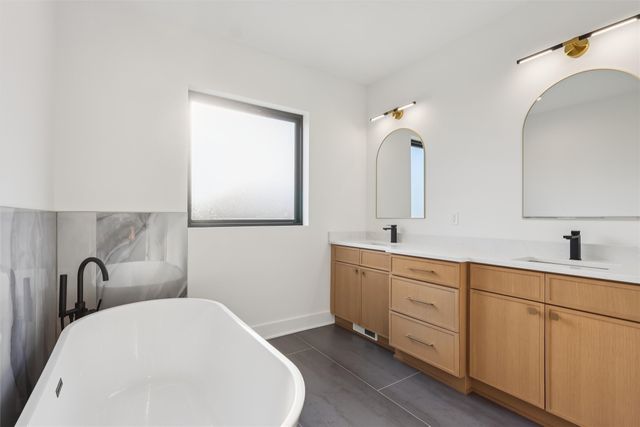 18190 Hidden Knoll, Clive, IA 50325