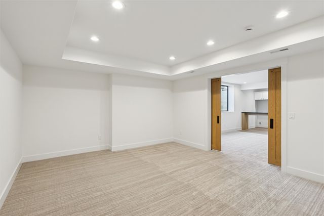 18190 Hidden Knoll, Clive, IA 50325