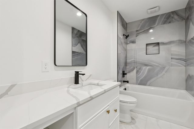 18190 Hidden Knoll, Clive, IA 50325