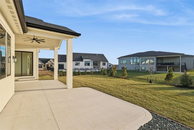 18190 Hidden Knoll, Clive, IA 50325