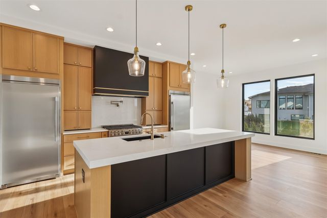 18190 Hidden Knoll, Clive, IA 50325