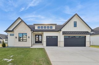 18190 Hidden Knoll, Clive, IA 50325