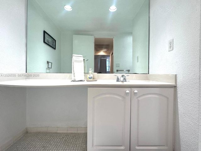 4001 S Ocean Drive 15L, Hollywood, FL 33019