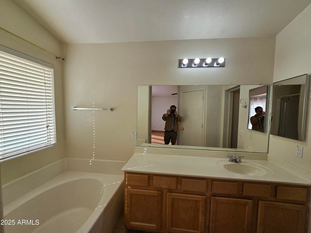 1393 W DIAMOND Avenue, Apache Junction, AZ 85120