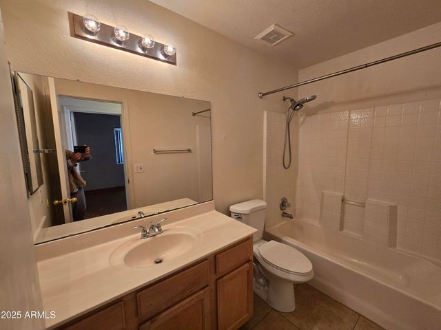 1393 W DIAMOND Avenue, Apache Junction, AZ 85120