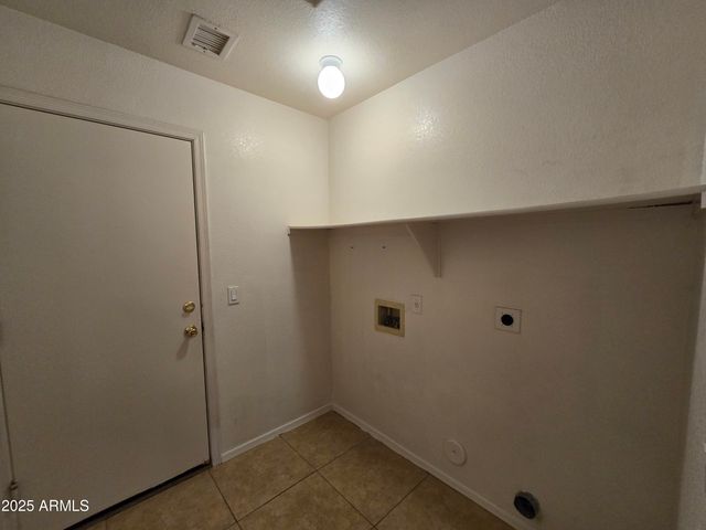 1393 W DIAMOND Avenue, Apache Junction, AZ 85120