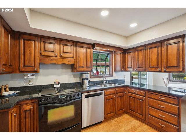 2032 W DOVE Ave, La Center, WA 98629