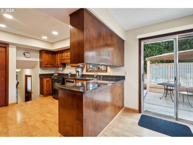 2032 W DOVE Ave, La Center, WA 98629