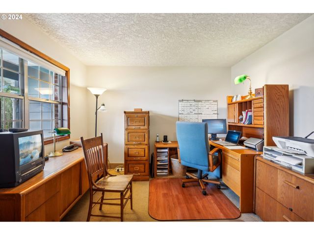 2032 W DOVE Ave, La Center, WA 98629