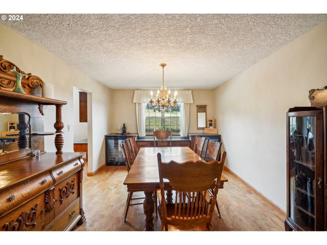 2032 W DOVE Ave, La Center, WA 98629