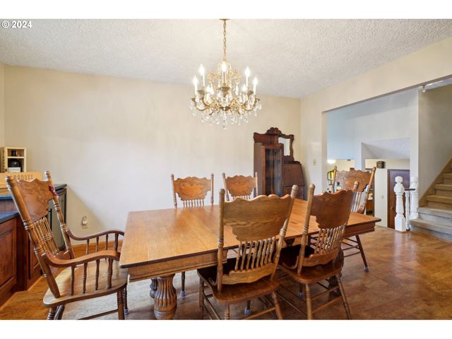 2032 W DOVE Ave, La Center, WA 98629