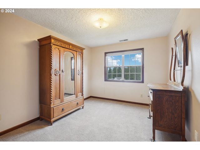 2032 W DOVE Ave, La Center, WA 98629