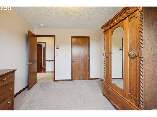 2032 W DOVE Ave, La Center, WA 98629