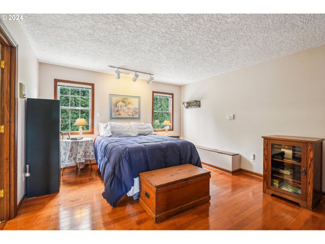 2032 W DOVE Ave, La Center, WA 98629