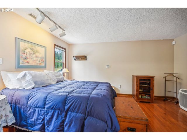 2032 W DOVE Ave, La Center, WA 98629