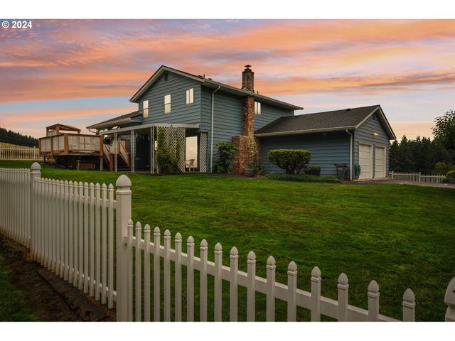 2032 W DOVE Ave, La Center, WA 98629