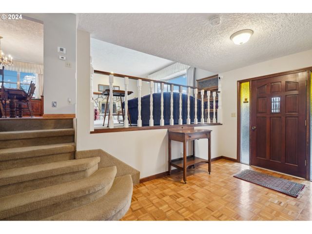 2032 W DOVE Ave, La Center, WA 98629