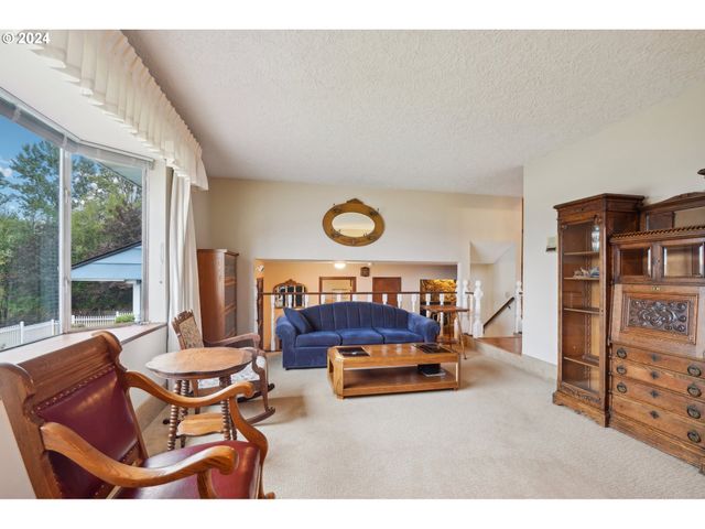 2032 W DOVE Ave, La Center, WA 98629