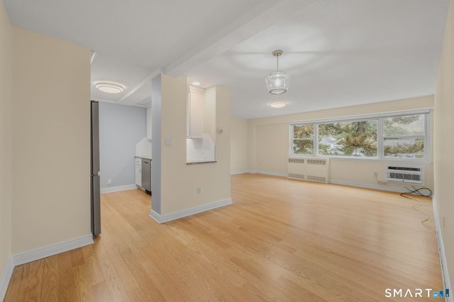 292 Pequot Avenue 2N, New London, CT 06320