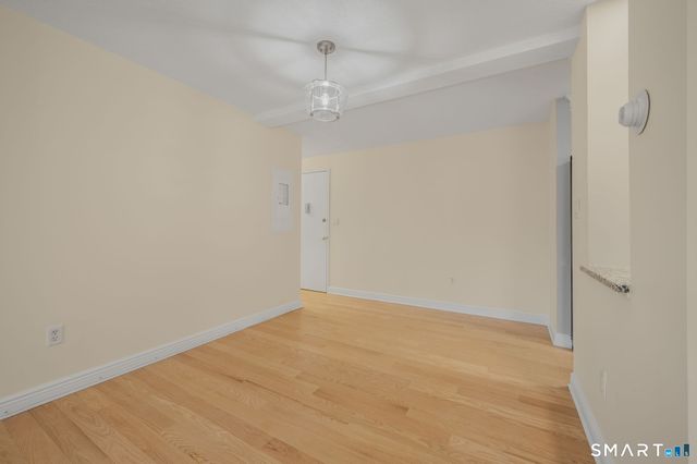 292 Pequot Avenue 2N, New London, CT 06320