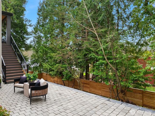 1706 111th Avenue NE, Bellevue, WA 98004