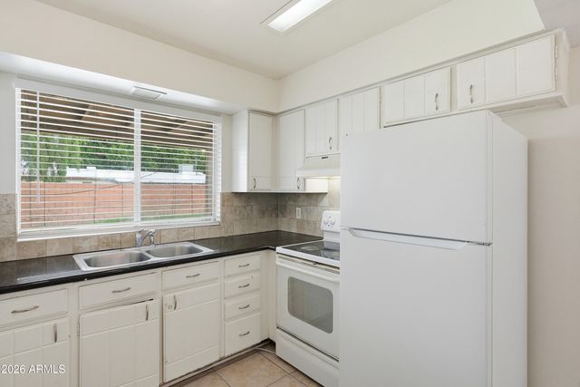 4616 W SAGUARO Drive, Glendale, AZ 85304