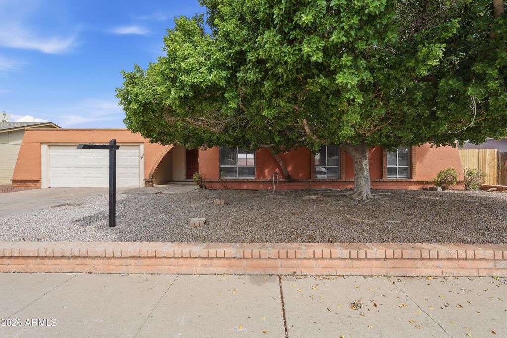 4616 W SAGUARO Drive, Glendale, AZ 85304