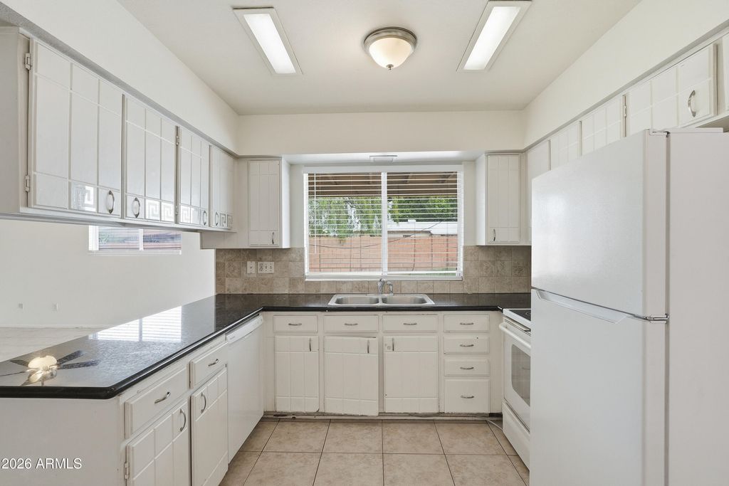 4616 W SAGUARO Drive, Glendale, AZ 85304 — photo 4