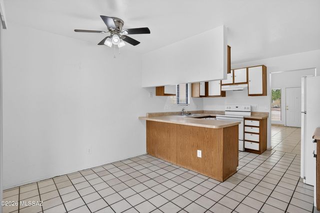 1875 E Calle Grandiosa, Tucson, AZ 85706
