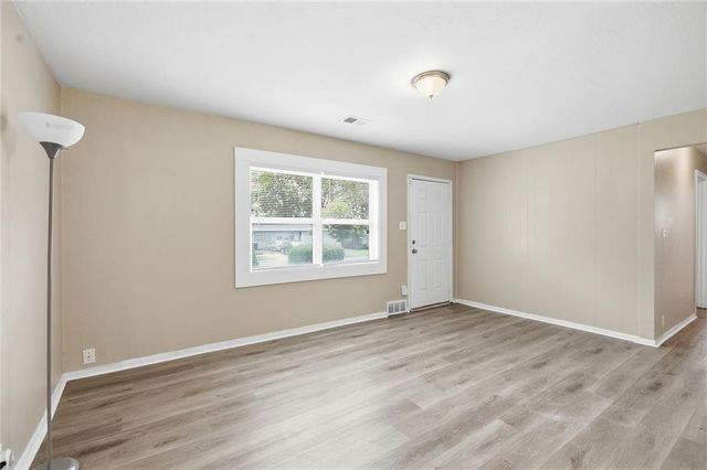 11410 Crystal Street, Kansas City, MO 64134