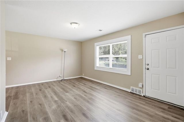 11410 Crystal Street, Kansas City, MO 64134