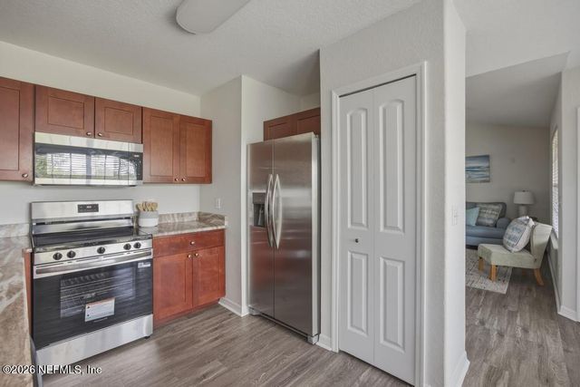 1701 THE GREENS Way 932, Jacksonville Beach, FL 32250